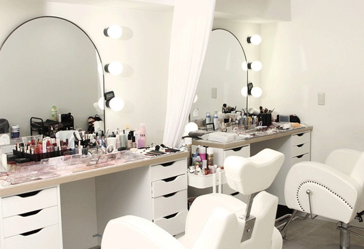 MAKE-UP SALON